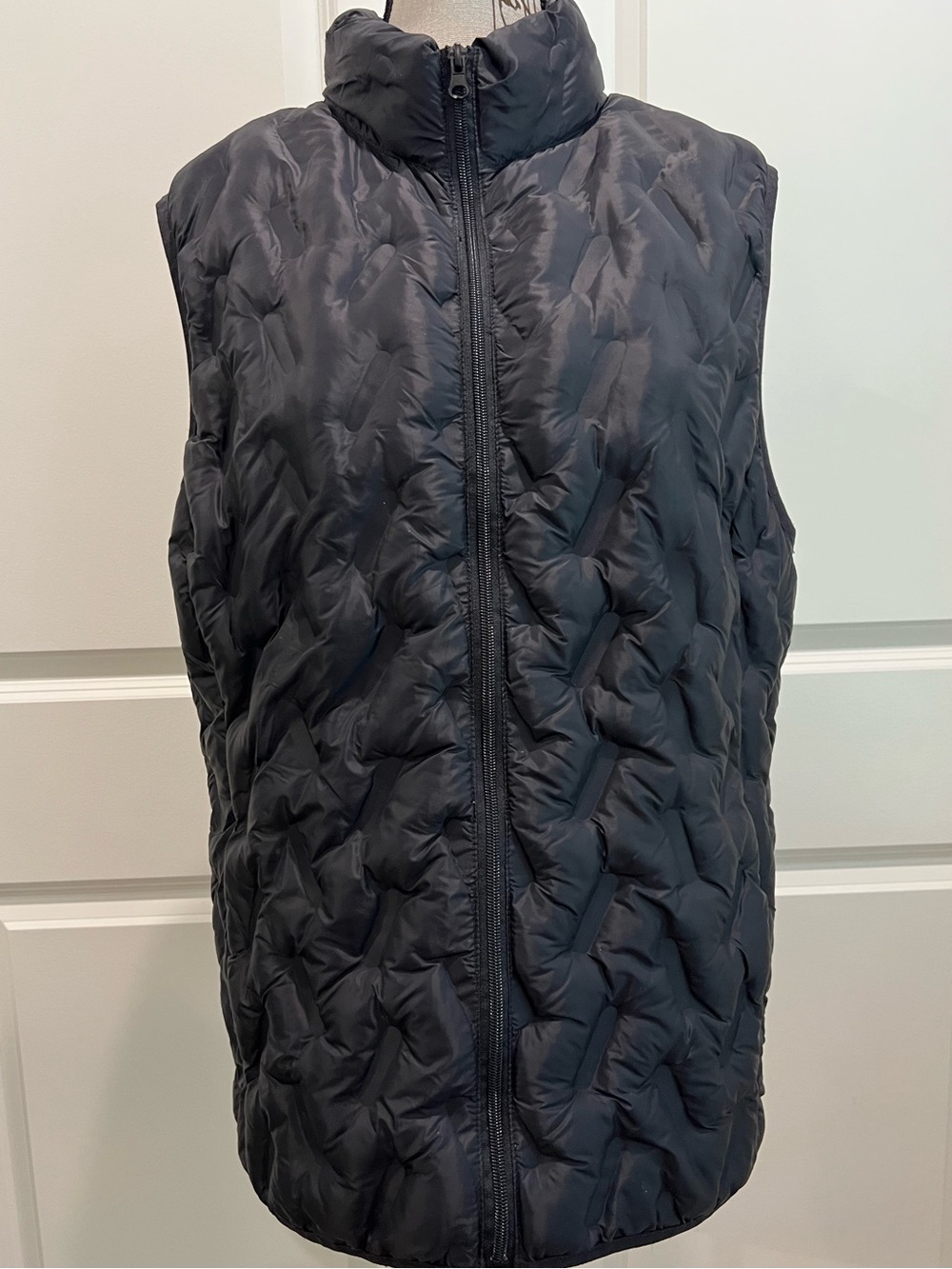 Tangerine Quilted Vest. Black, XL